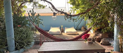 Standard-Studio, 1Â King-Bett, Poolblick, Poolseite | Terrasse/Patio