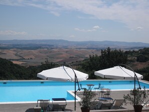 Outdoor pool, a rooftop pool, sun loungers - Agriturismo Le Valli (Casciana Terme Lari)