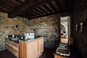 Deluxe Apartment, 1 Bedroom | Private kitchen