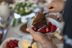 Morgenmad tilberedt efter bestilling hver dag mod et gebyr