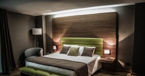 Elite suite | Luxe beddengoed, een minibar, een kluis op de kamer, een bureau