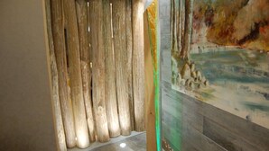 A corridor with a wooden panel wall and a painting of a landscape. - National Park Hotel & Spa (Cotronei)