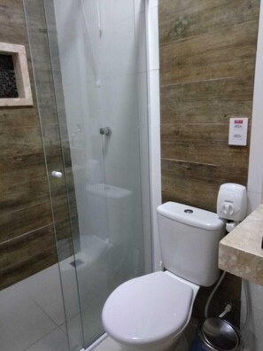 Shower, free toiletries, hair dryer