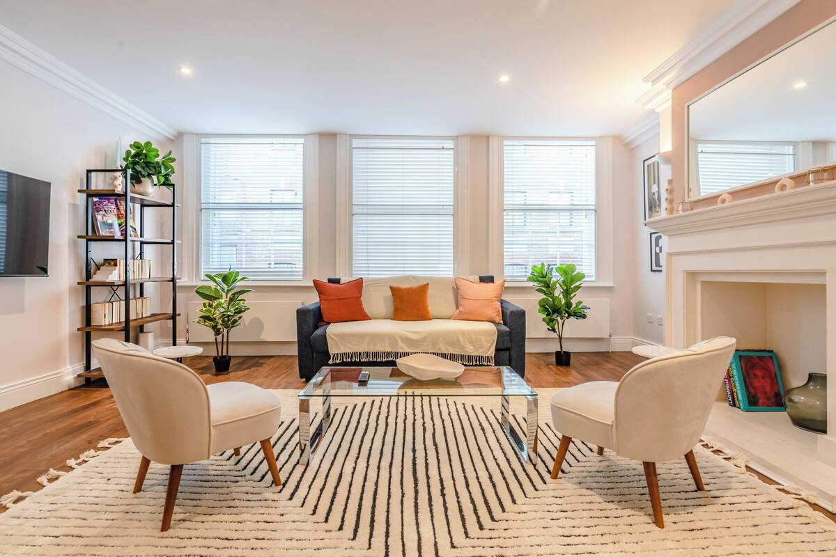 1 bedroom, individually decorated, individually furnished