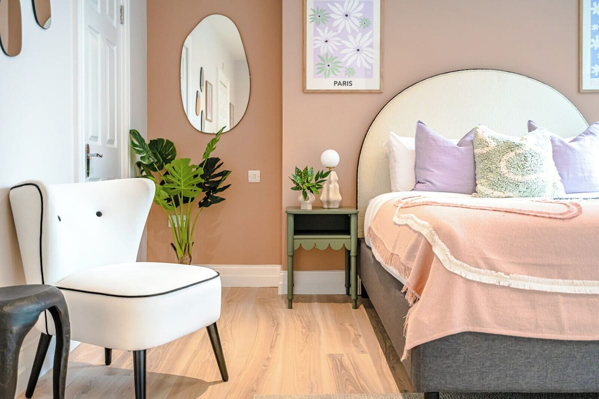 1 bedroom, individually decorated, individually furnished
