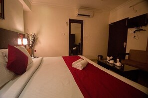 Quarto econômico | Cofres nos quartos, escrivaninha, camas extras/dobráveis (sobretaxa)