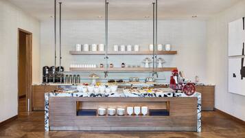 Café da manhã com buffet todos os dias mediante uma taxa