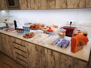 Breakfast buffet - Casa Balmes (Barcelona)