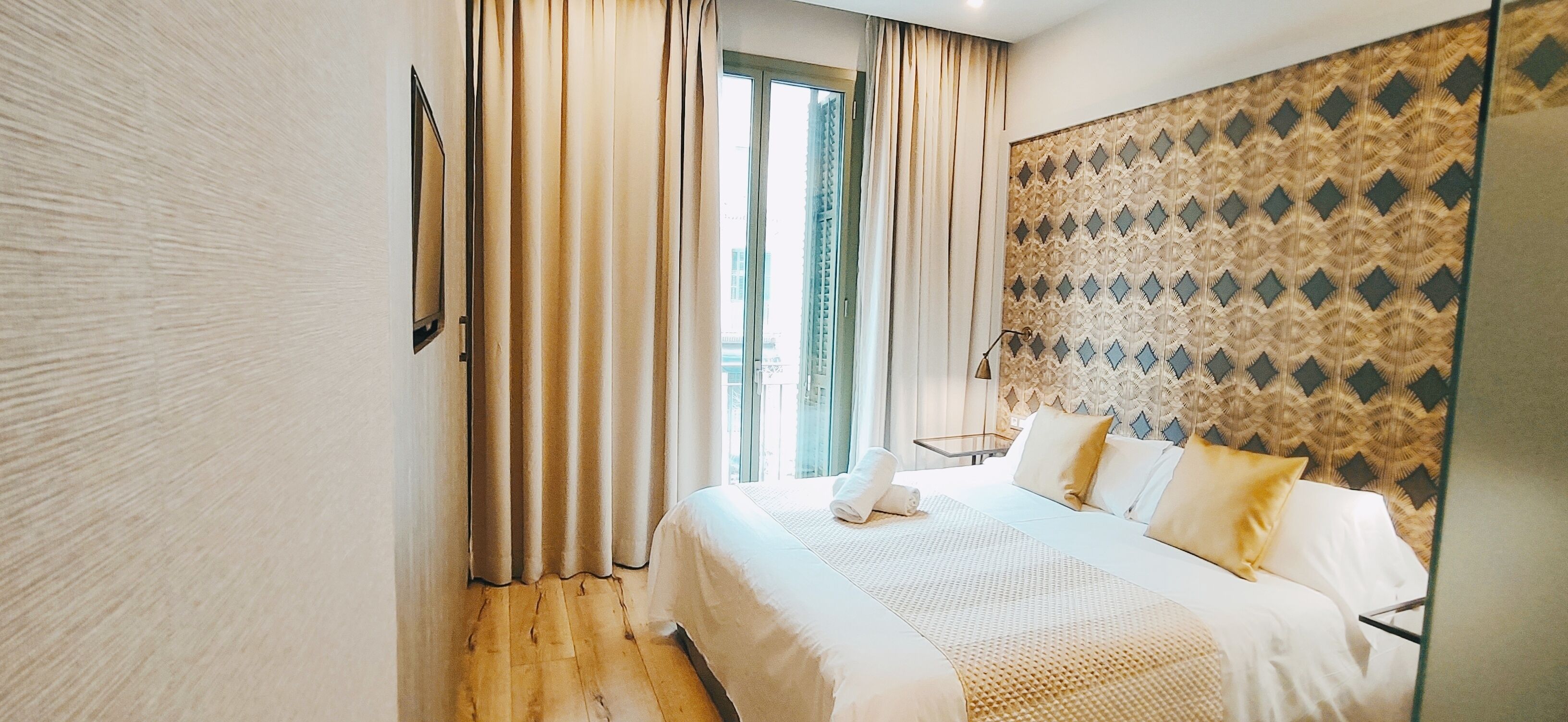 Habitación doble | Colchones viscoelásticos, minibar, caja fuerte y decoración individual