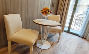 Memory foam beds, minibar, in-room safe, individually decorated - Casa Balmes (Barcelona)