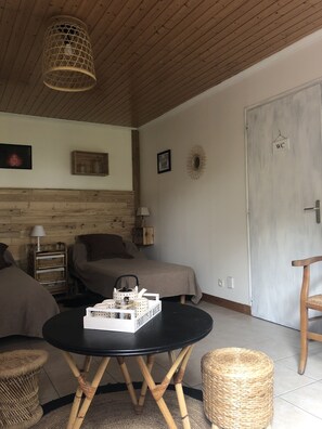 Quadruple Room (La Puyfolaise) | Individually decorated, individually furnished, free cribs/infant beds