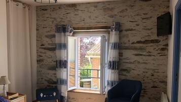 Double Room (L'Océane) | Individually decorated, individually furnished, free cots/infant beds