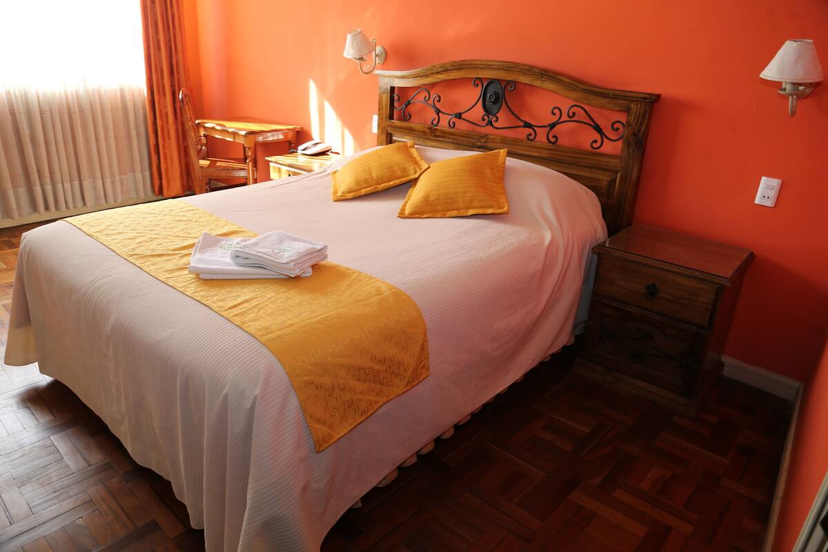 Free WiFi, bed sheets