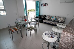 Standard Apartment, 3 Bedrooms | In-room dining - Apartamento con balcón by Vivetu (Santa Marta)
