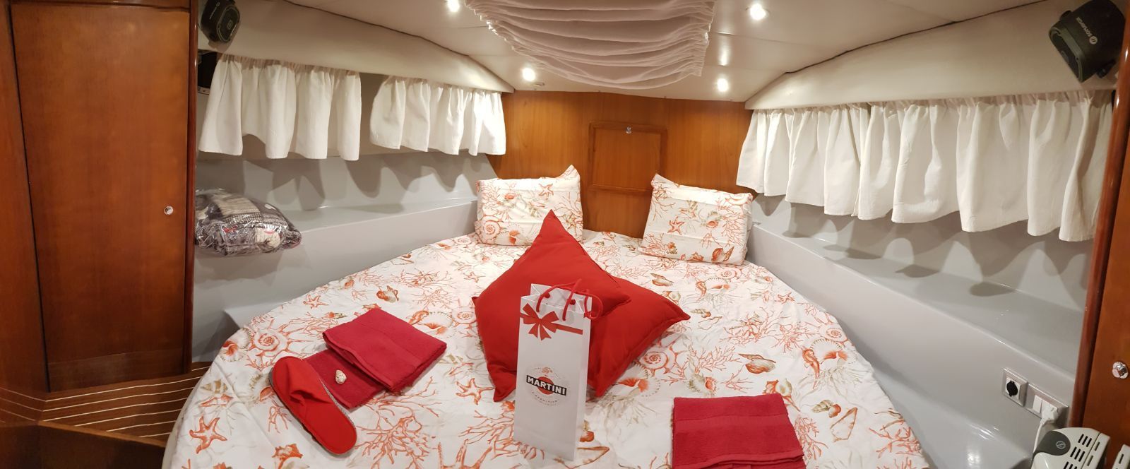 Luxury Suite | 1 bedroom, premium bedding, free WiFi, bed sheets