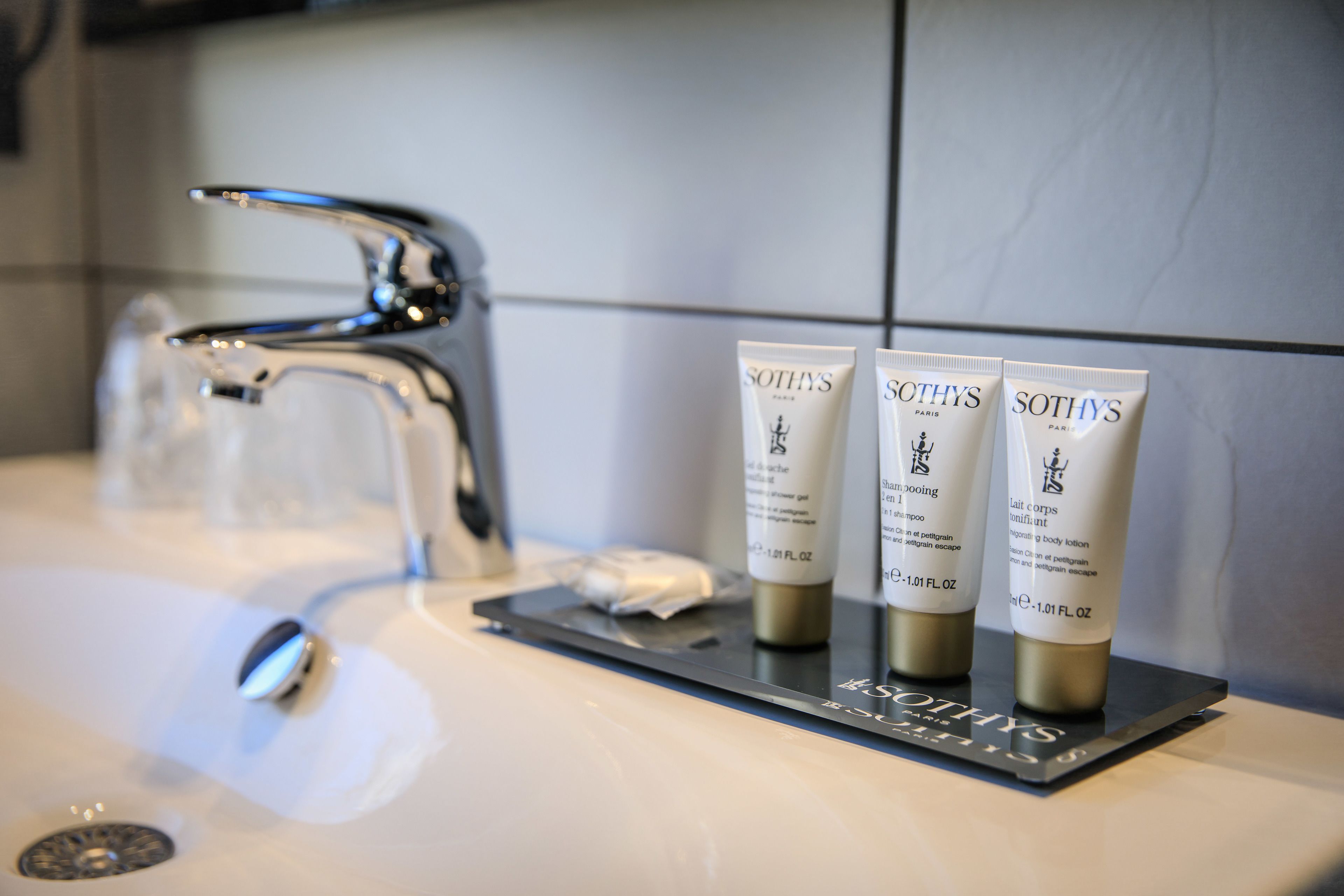 standard double or twin room, 1 queen bed, non smoking | bathroom | shower, free toiletries, hair dryer, bathrobes