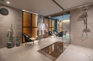 Salas de tratamientos para parejas, sauna, bañera de hidromasaje 