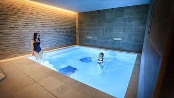 Kapalı spa küveti