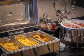 Buffet déjeuner servi tous les jours en supplément