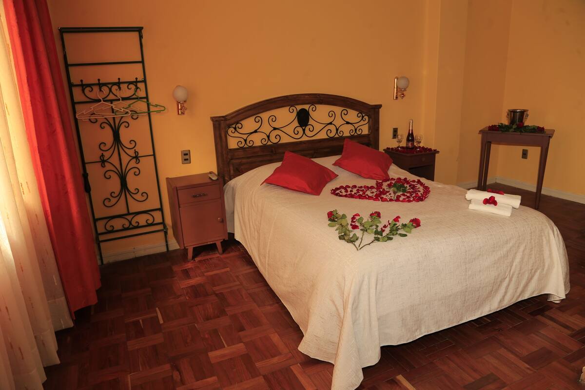 In-room safe, free WiFi, bed sheets