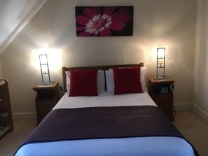 Desk, free WiFi - Turi House (Canterbury)