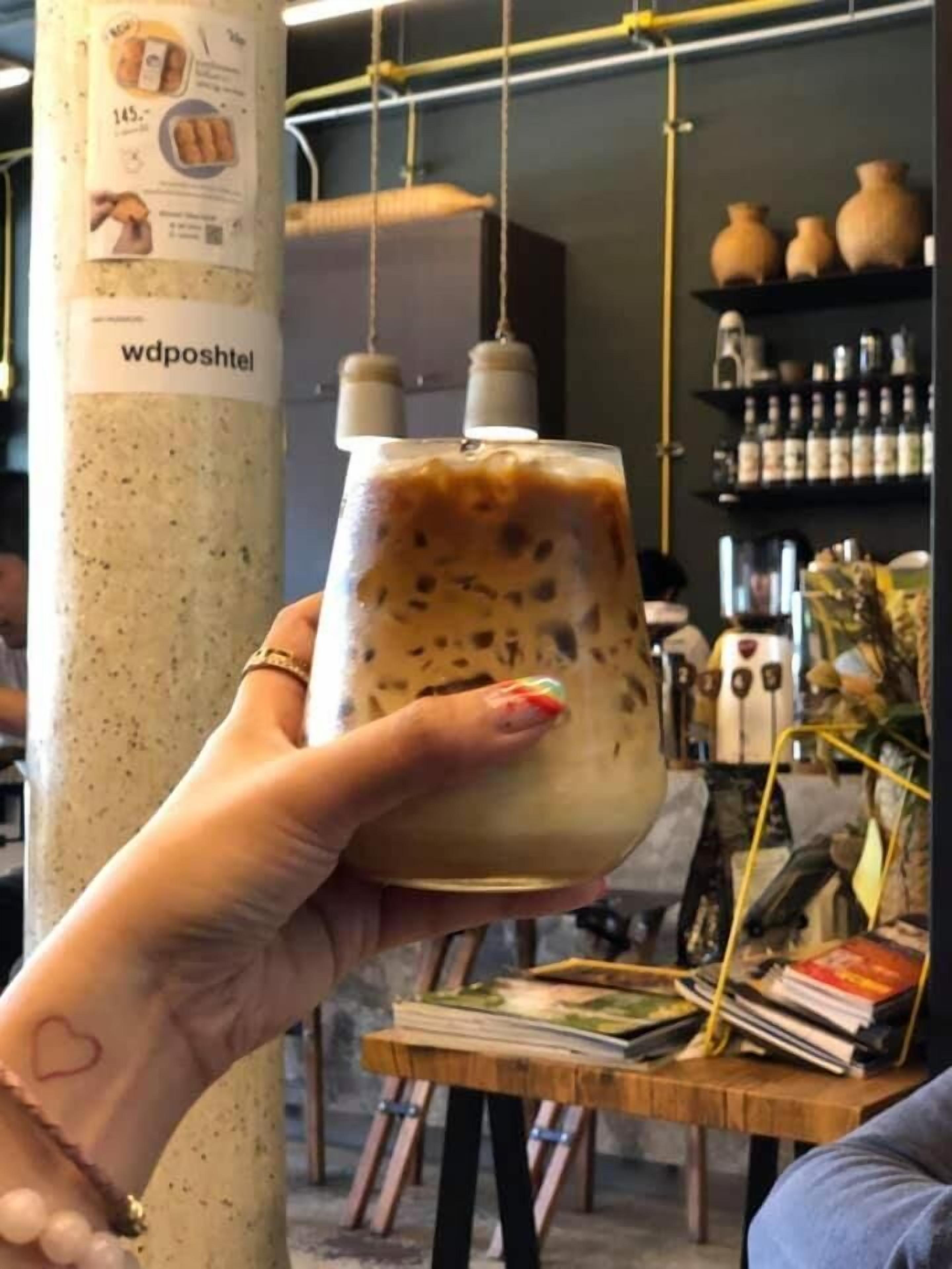 Se sirven desayunos, comidas, cenas y cocina tailandesa 