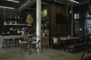 Breakfast, lunch, dinner and brunch served  - Whereder Poshtel - Hostel (Udon Thani)