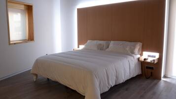 Deluxe-dobbeltværelse | 1 soveværelse, minibar, pengeskab på værelset, skrivebord