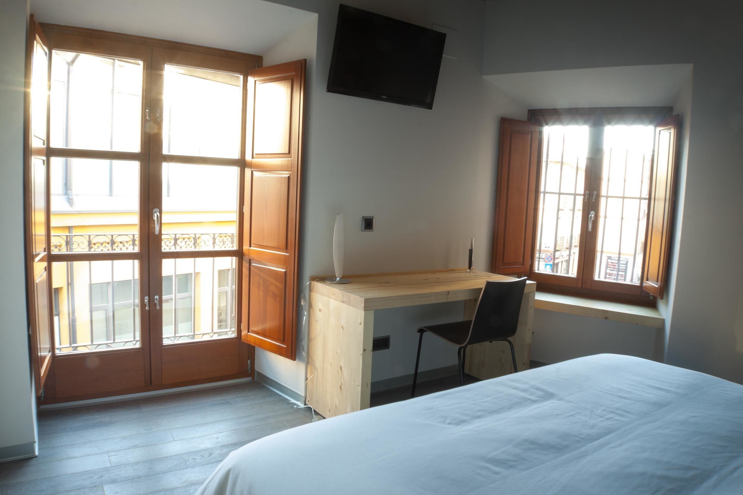 deluxe double room, balcony | minibar, in-room safe, desk, rollaway beds