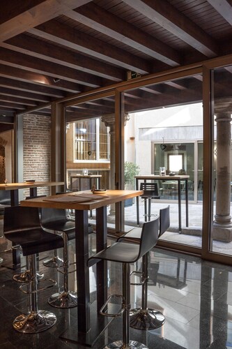 El Encanto Hotel & Cafetería