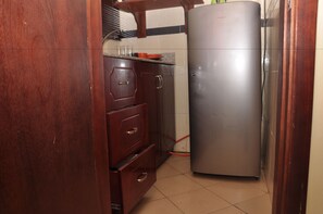 Apartament exclusiu, 1 dormitori (65 Ajiran Road, Agungi, Lekki) | Cuina privada | Utensilis de cuina, vaixella i coberteria