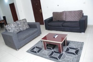 تلفزيون بشاشة مسطحة