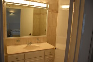 Đồ dùng nhà tắm miễn phí, khăn tắm
