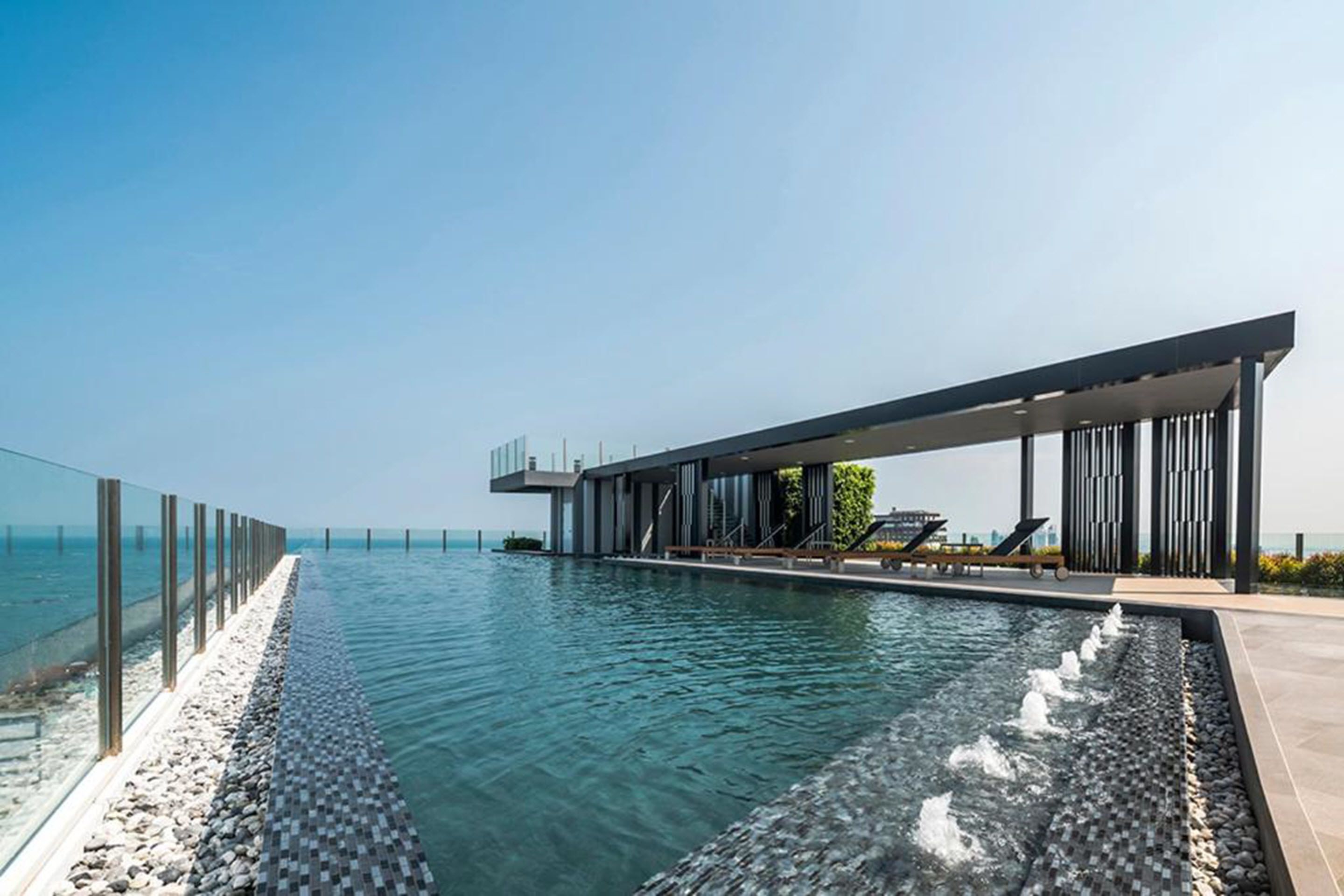 2 座室外游泳池