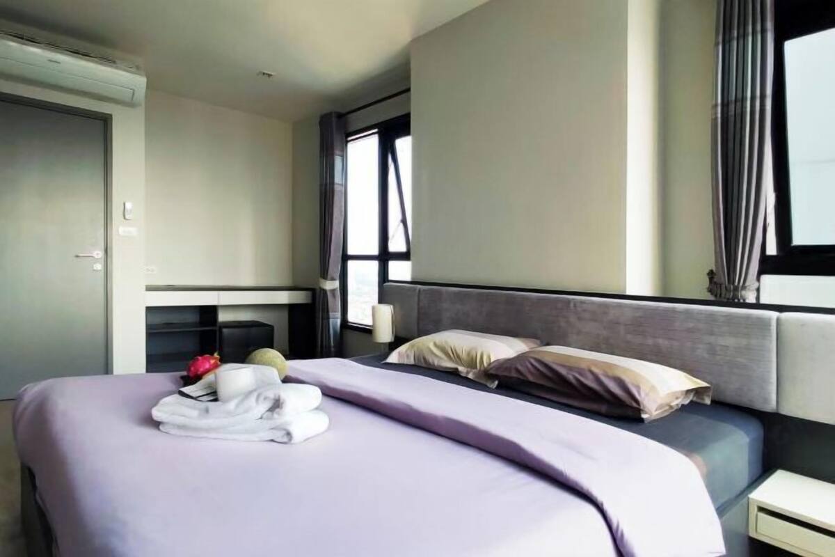 Soundproofing, free WiFi, bed sheets