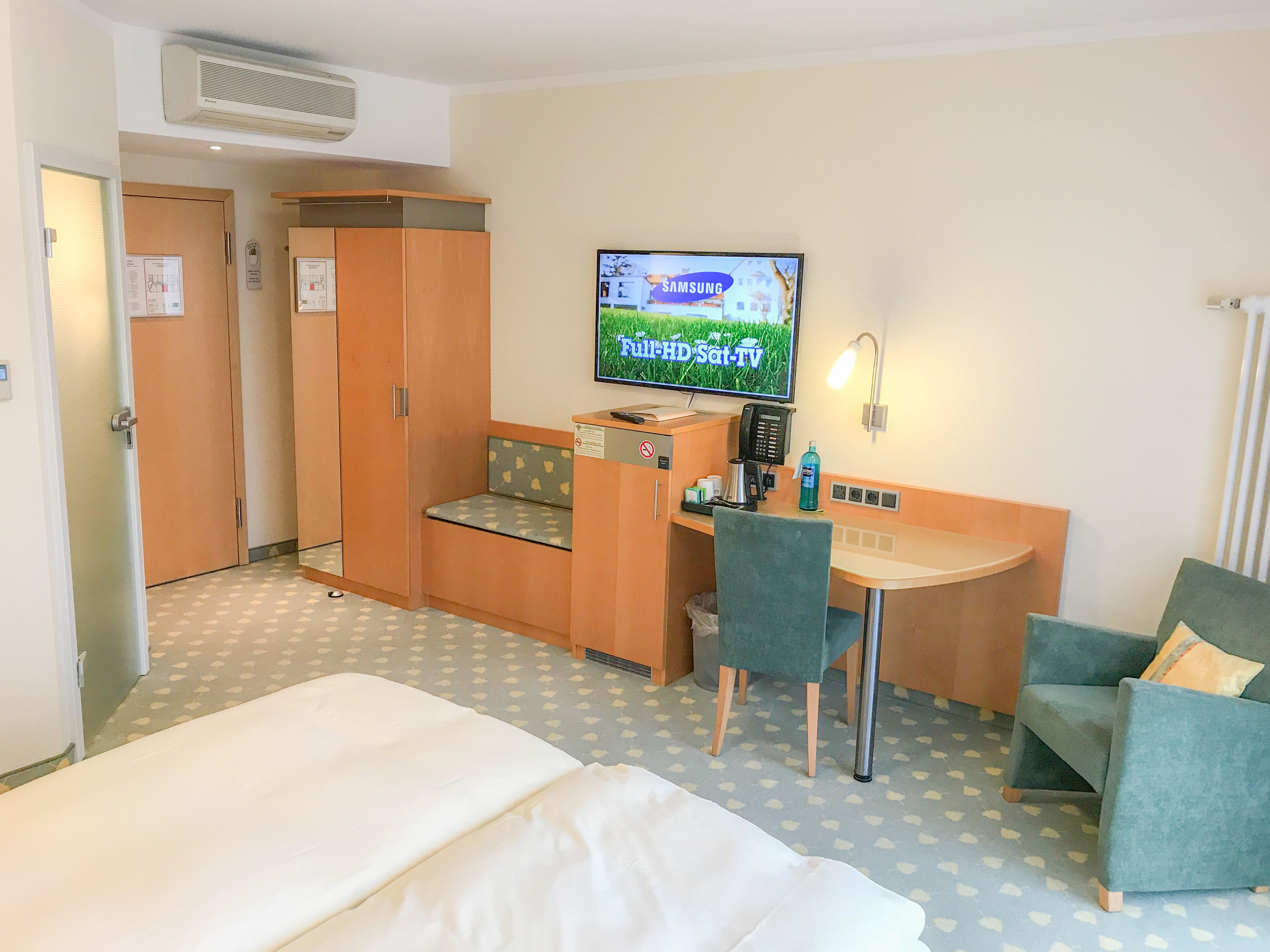 deluxe double room | 1 bedroom, minibar, in-room safe, desk