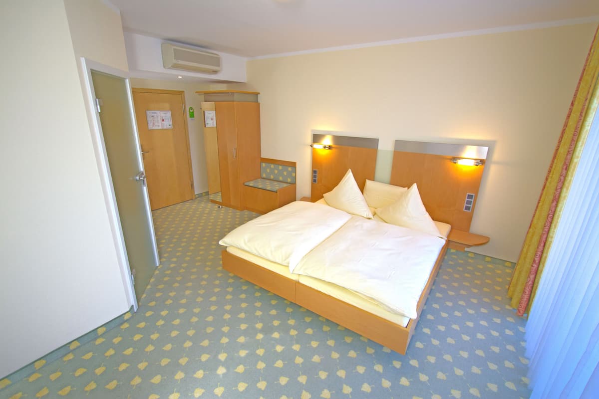 Deluxe-Doppelzimmer | 1 Schlafzimmer, Minibar, Zimmersafe, Schreibtisch