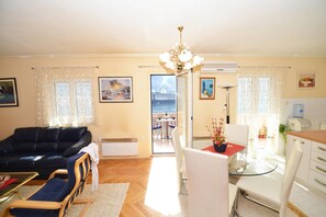 Apartment, 3 Bedrooms, 2 Bathrooms, Sea View | Living area