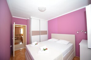 Departamento, 3 habitaciones, 2 baños, vista al mar | 1 habitación, escritorio, tabla de planchar con plancha y wifi gratis 