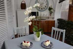 Studio, 1 Queen Bed | 1 bedroom, in-room safe, desk, iron/ironing board - City House Apartments (Tivat)