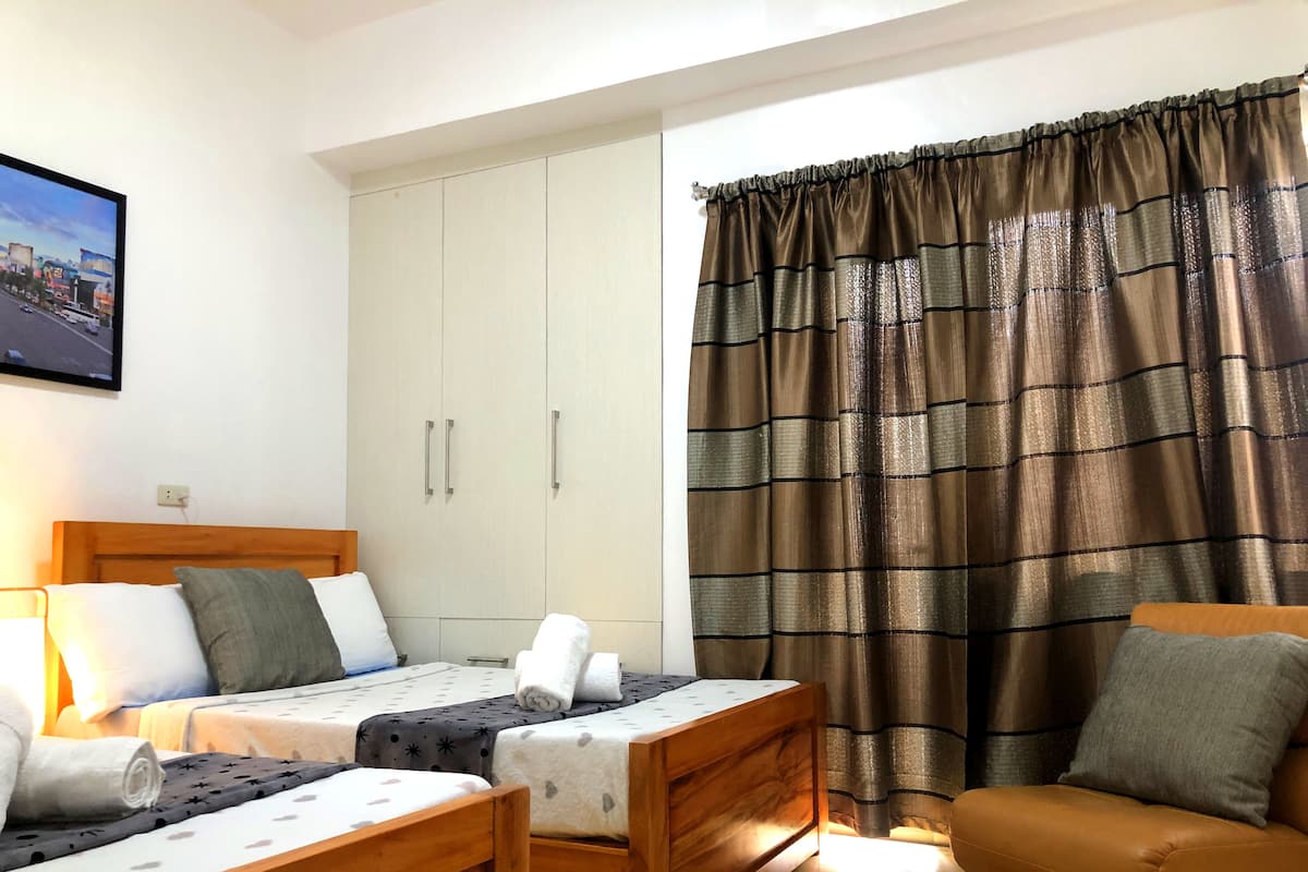 Deluxe Condo, 2 Bedrooms | Free WiFi, bed sheets