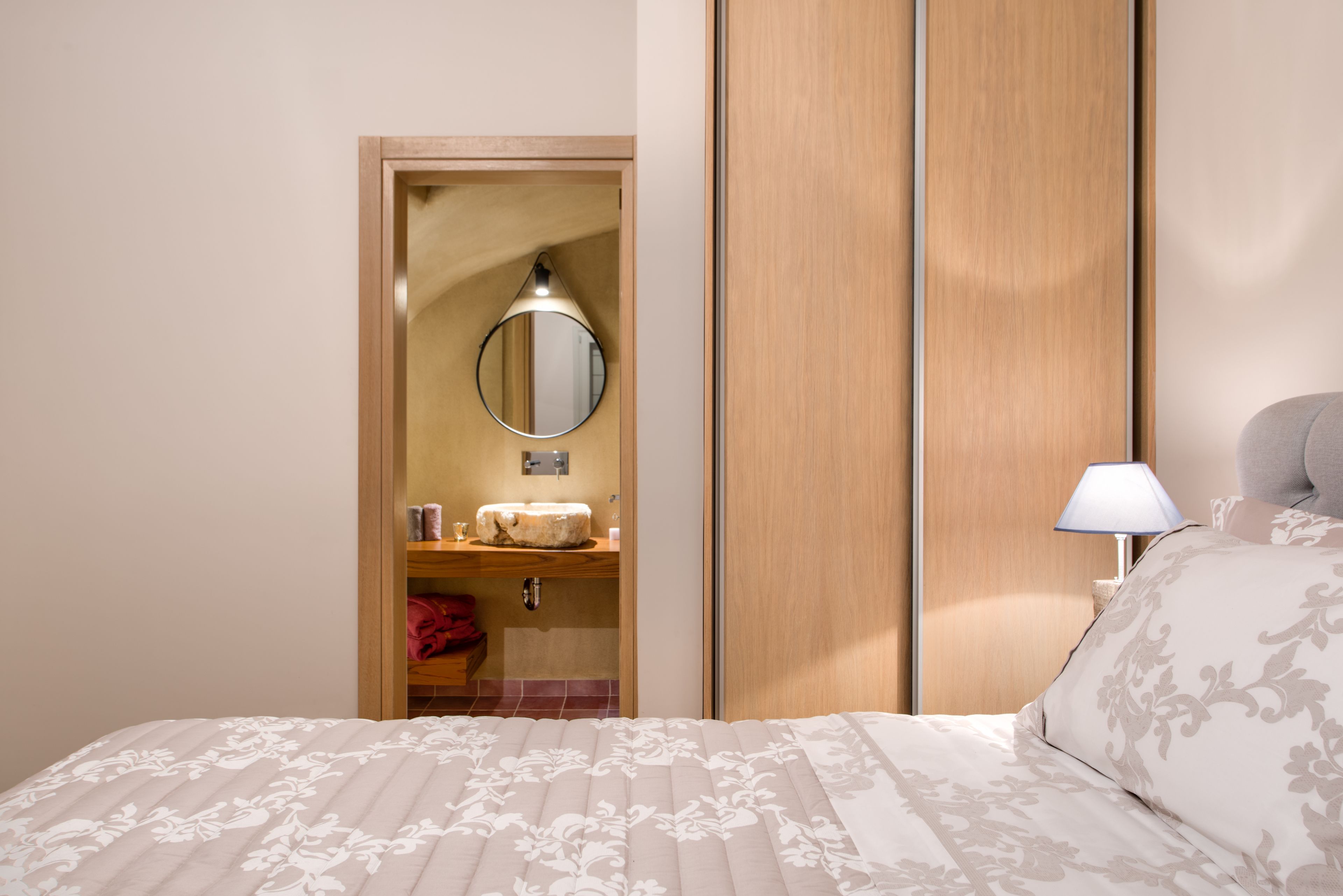 Luxury-Villa, 2 Schlafzimmer | 2 Schlafzimmer, kostenloses Internet per Kabel, Bettwäsche
