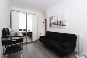 Standard Double Room | Egyptian cotton sheets, soundproofing, iron/ironing board, free WiFi - BlueGreen Suites (Edgware)