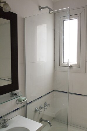 Superior Apartment, 2 Bedrooms | Bathroom | Combined shower/bathtub, hair dryer, bathrobes, bidet - Riobamba 489 by Castillo Argentina (Buenos Aires)