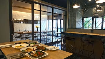 Spécialités Cuisine locale et internationale