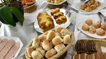 Free daily buffet breakfast