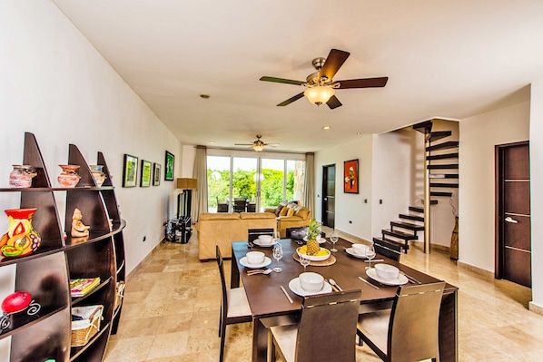 Appartement Penthouse, 2 chambres, terrasse | Repas dans la chambre