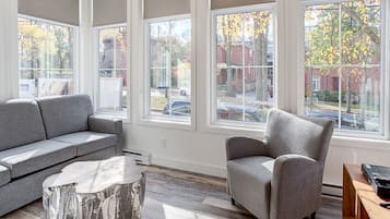 Loft (103) | Wohnbereich | Flachbildfernseher