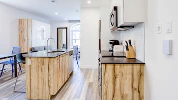 Loft (207) | In-room dining