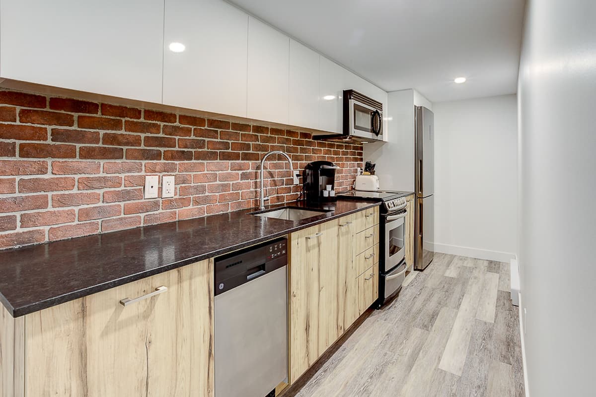 apartment, 2 bedrooms | private kitchen | full-sized fridge, microwave, oven, stovetop